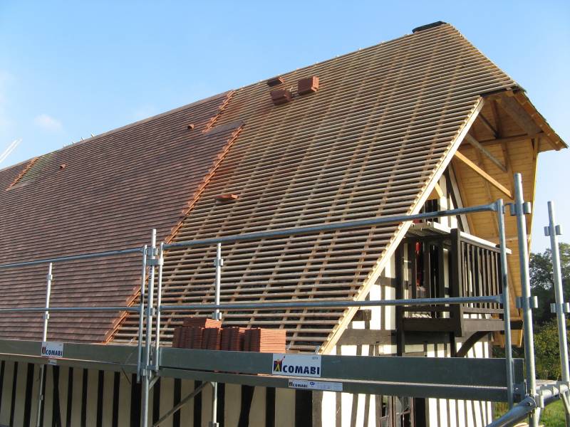 Rénovation d'une toiture en tuile plate sur une longère proche Notre Dame de Gravenchon